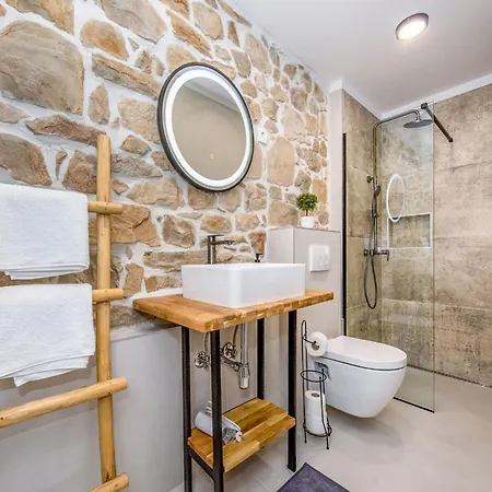 Copun By Interhome * Rab Town